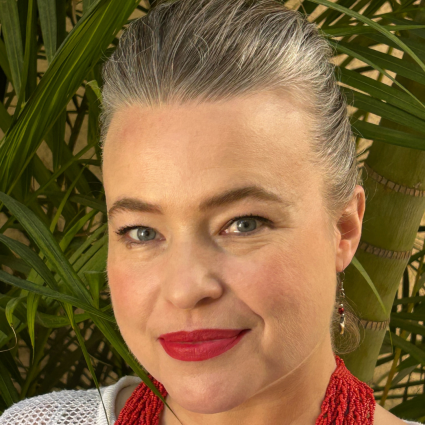 A photograph of Lee Clauss against a fern background.